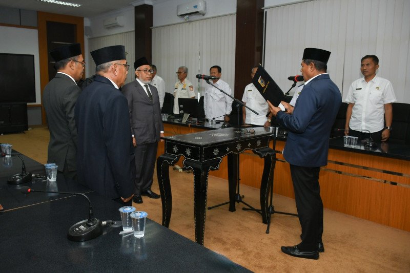 Foto Suasana Saat Bupati Drs. H. Haerul Warisin, M.Si Melantik Muhammad Tasywiruddin, S.Pi., M.Si Sebagai Kepala DKP yang Baru, pada Rabu (22/7/2026) (PKP Lotim)